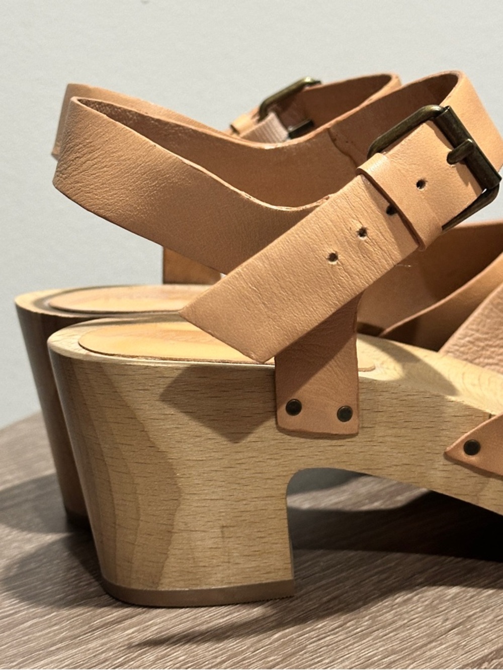 Madewell The Johanna Crisscross Clog Leather Sandal - Picture 4 of 13